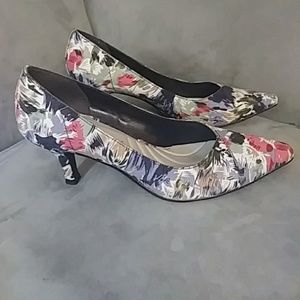 Easy Street 👠 Pumps